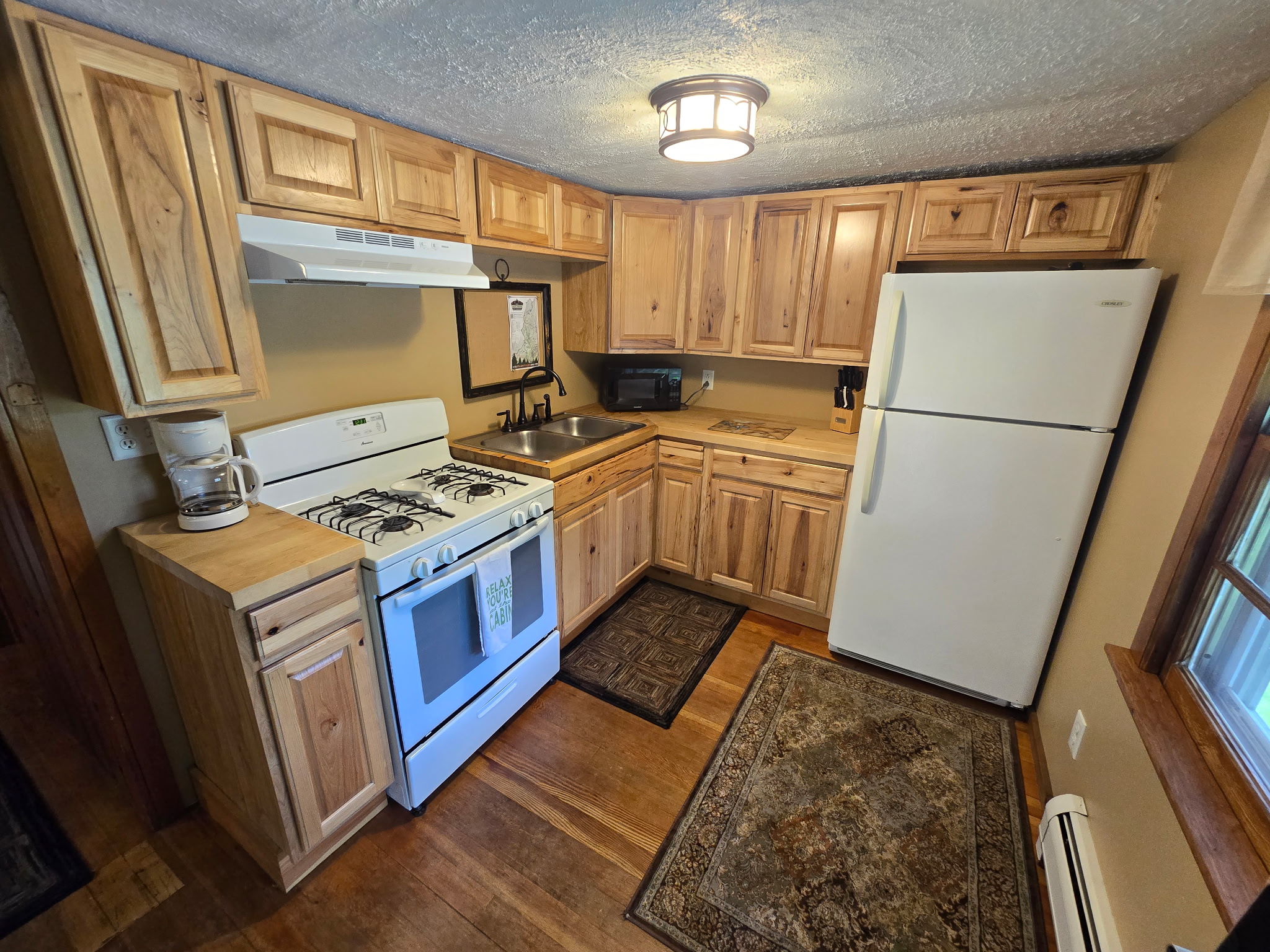 North Main Pines Full kitchen