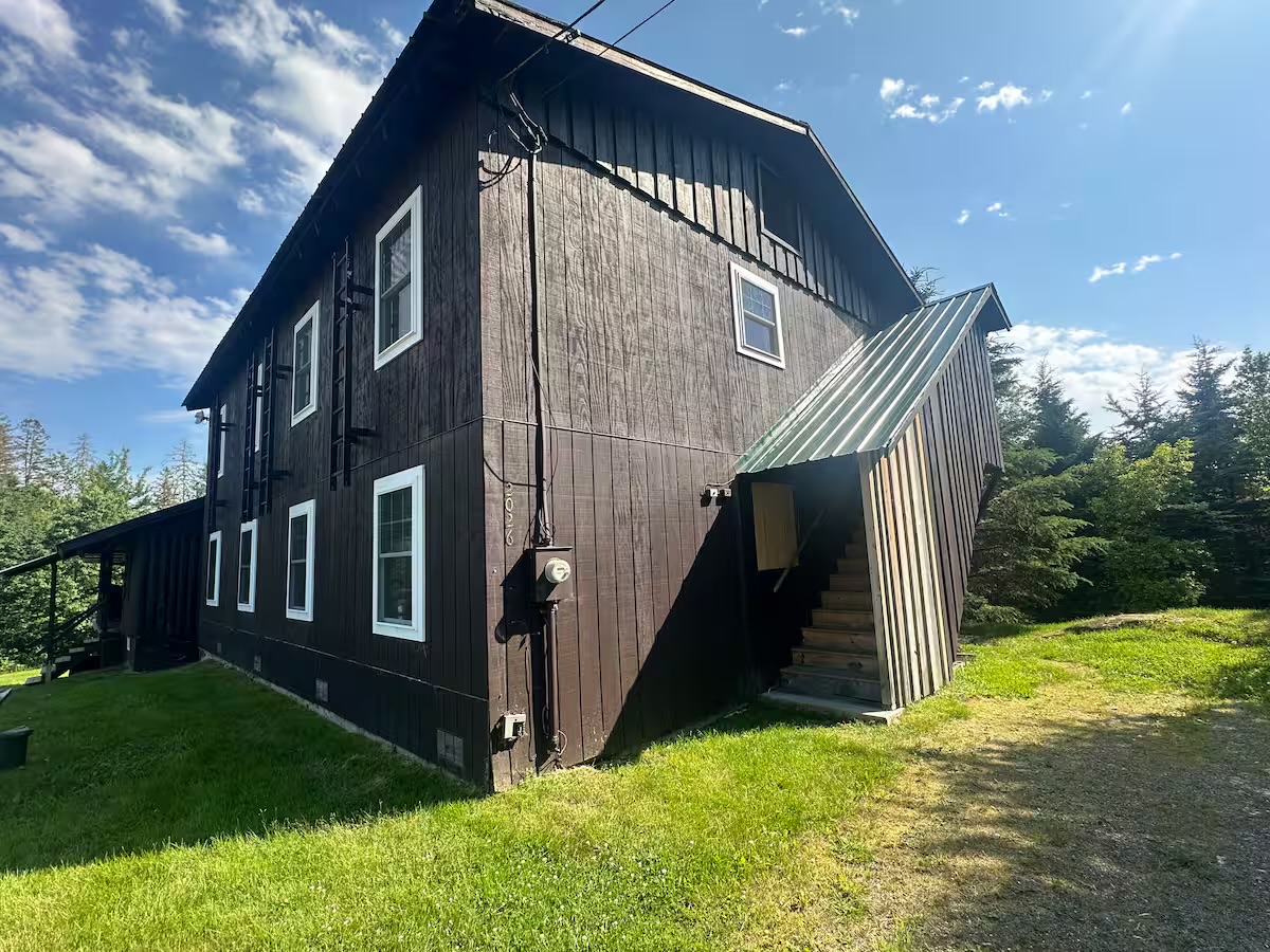 North Main Pines Unit 2 exterior