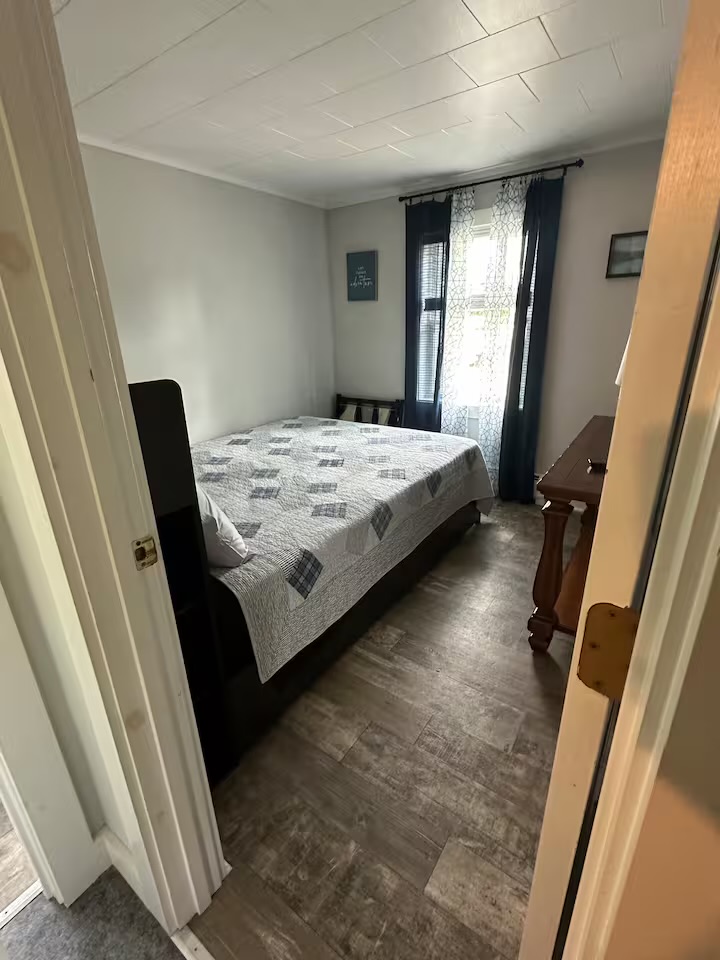 North Main Pines Bedroom